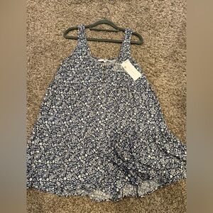 Floral Blue and White Sleeveless Romoer with Pockets